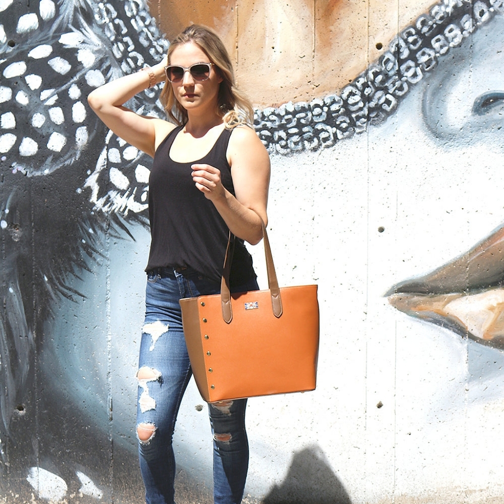 Handbags - Picture 5 of 7